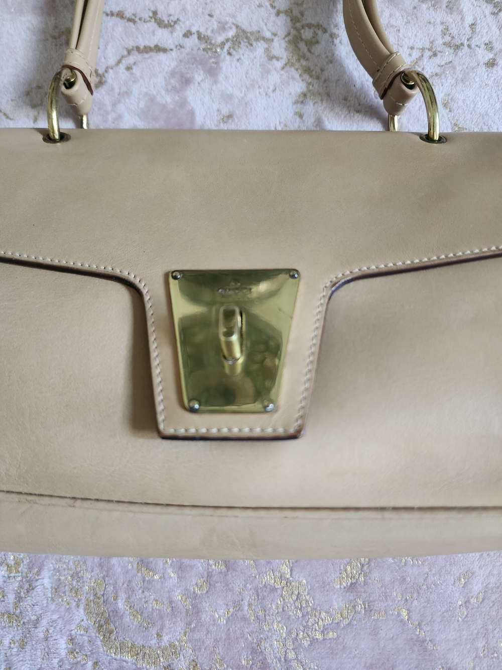 GUCCI | Vintage Beauty With Goldtone Hardware - Picture 8 of 16